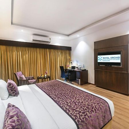 Royal Orchid Resort & Convention Centre, Yelahanka Bangalore Exterior foto