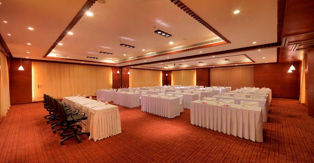 Royal Orchid Resort & Convention Centre, Yelahanka Bangalore Exterior foto