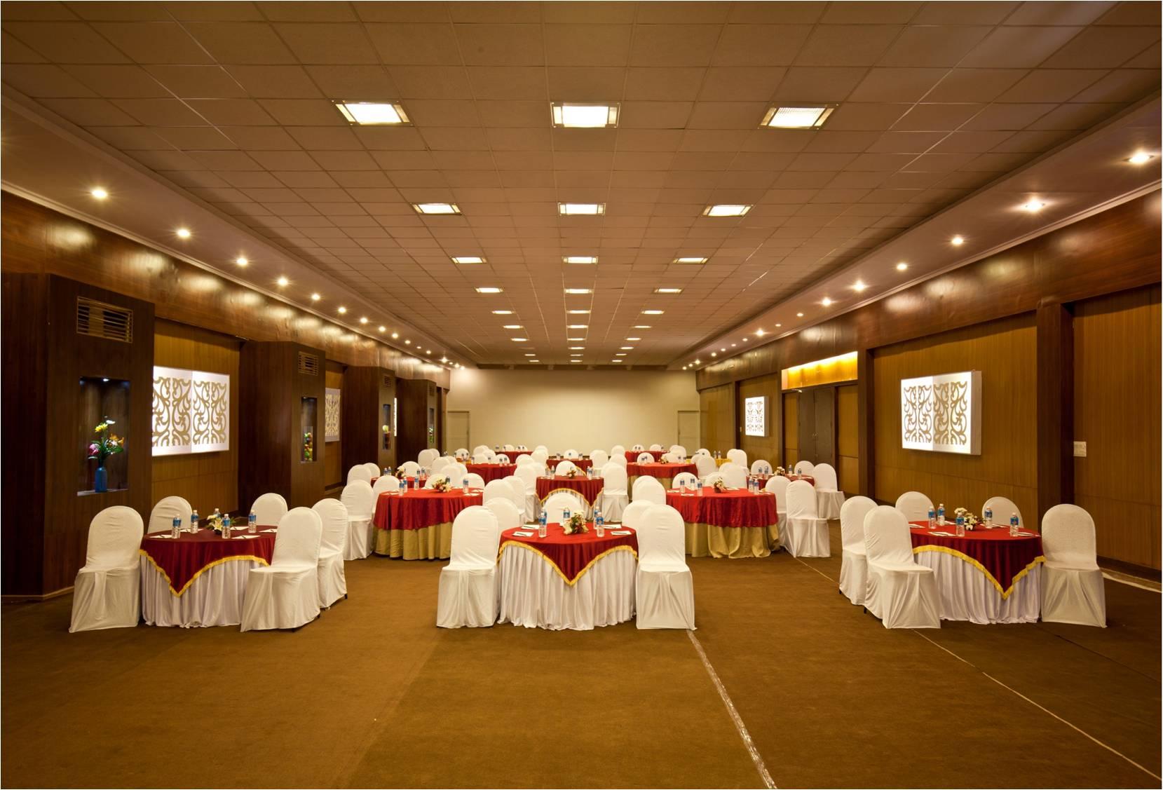Royal Orchid Resort & Convention Centre, Yelahanka Bangalore Exterior foto