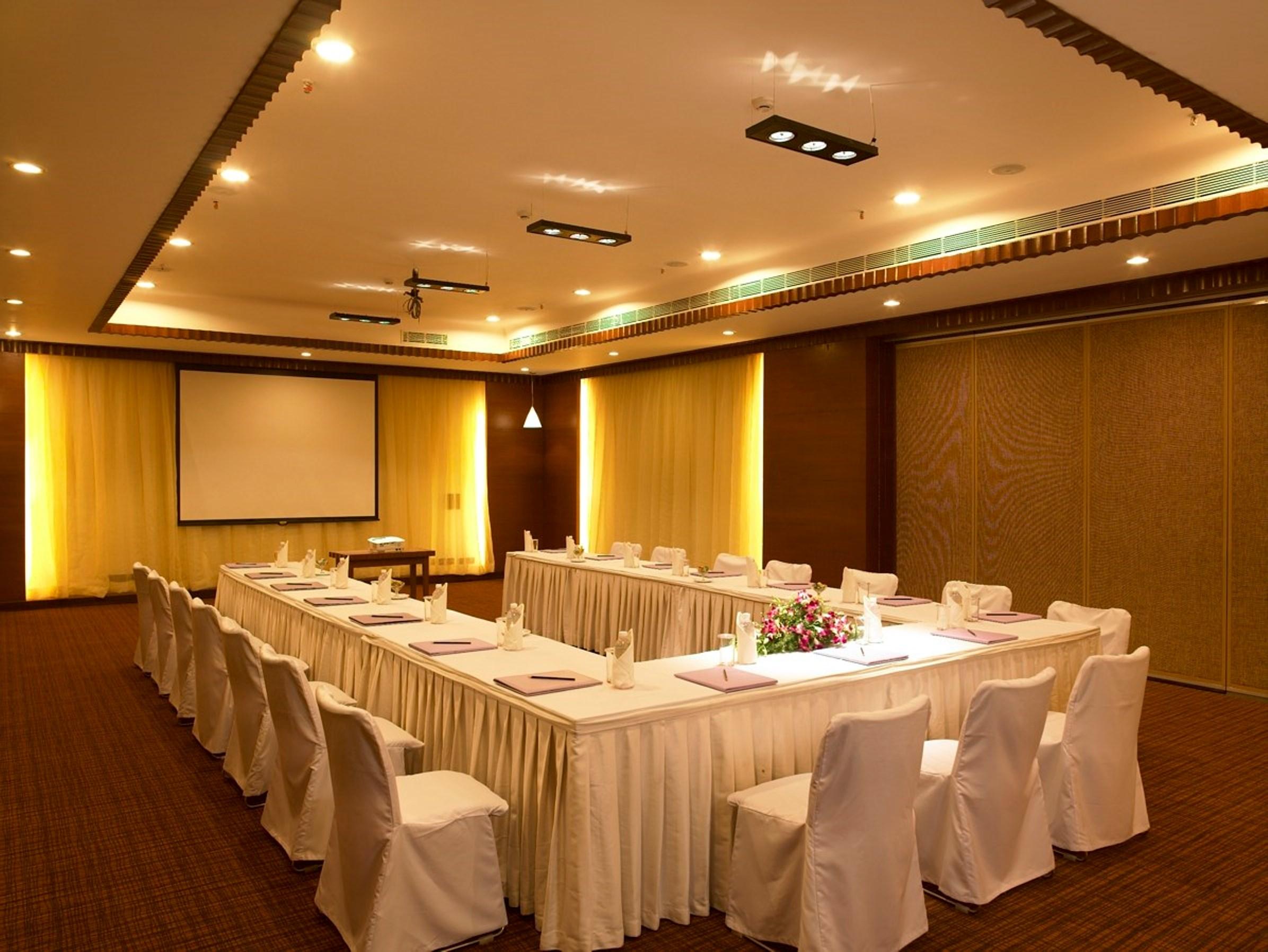 Royal Orchid Resort & Convention Centre, Yelahanka Bangalore Exterior foto