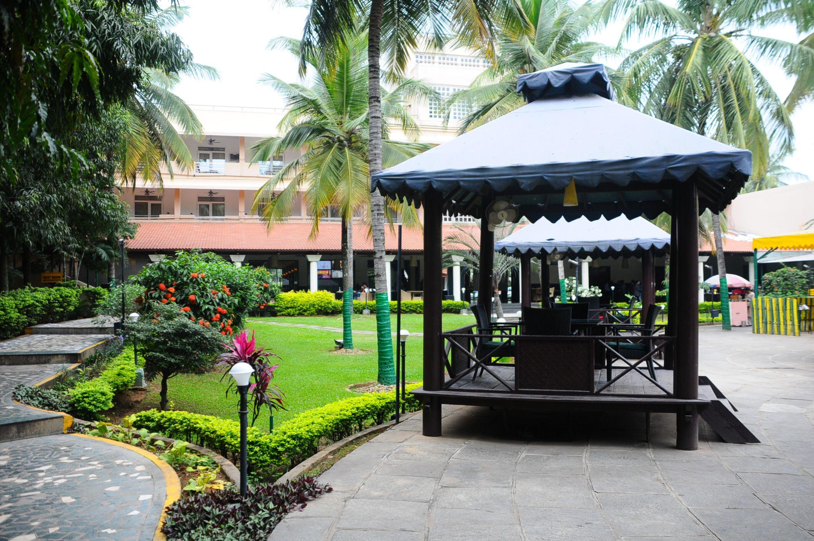 Royal Orchid Resort & Convention Centre, Yelahanka Bangalore Exterior foto