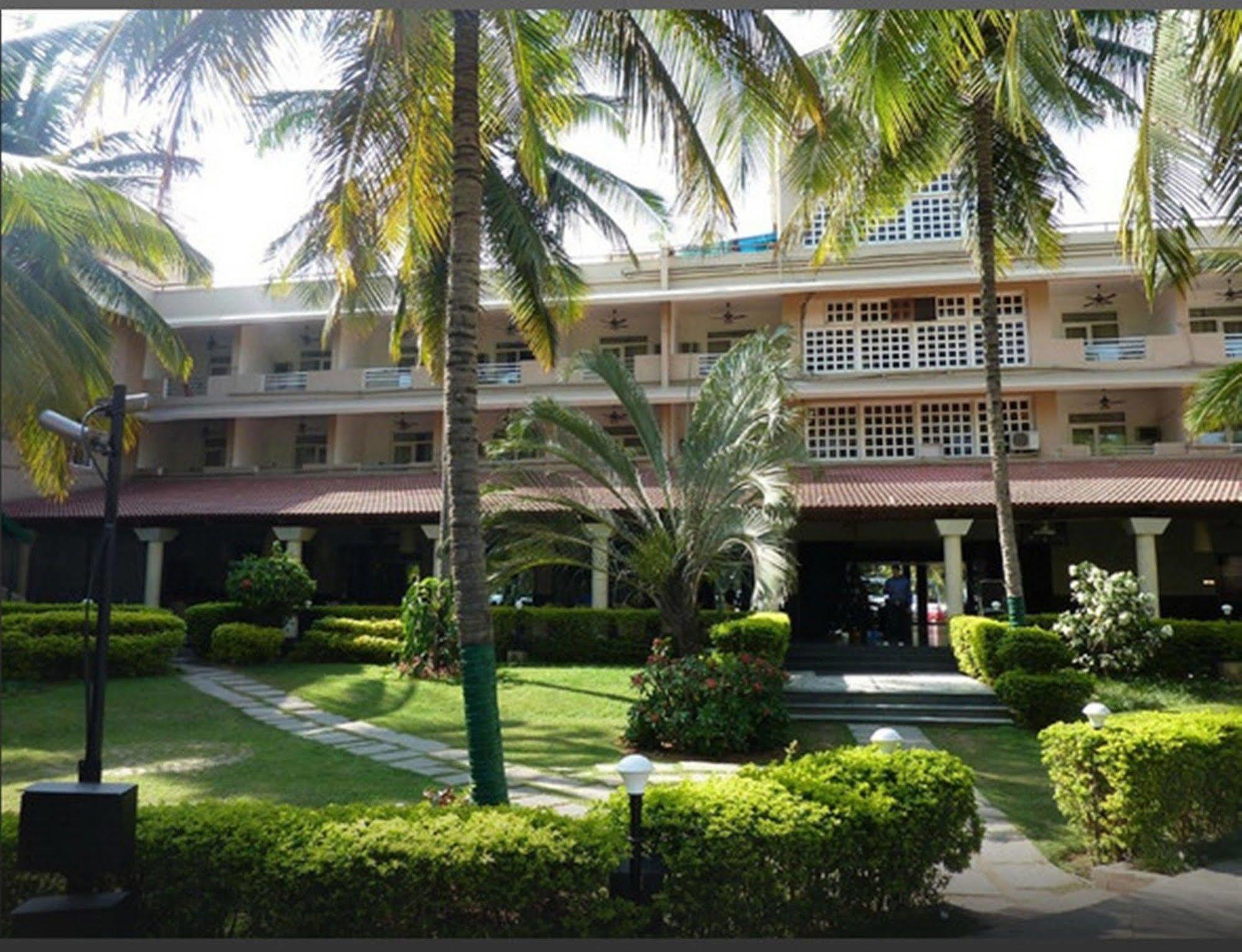 Royal Orchid Resort & Convention Centre, Yelahanka Bangalore Exterior foto