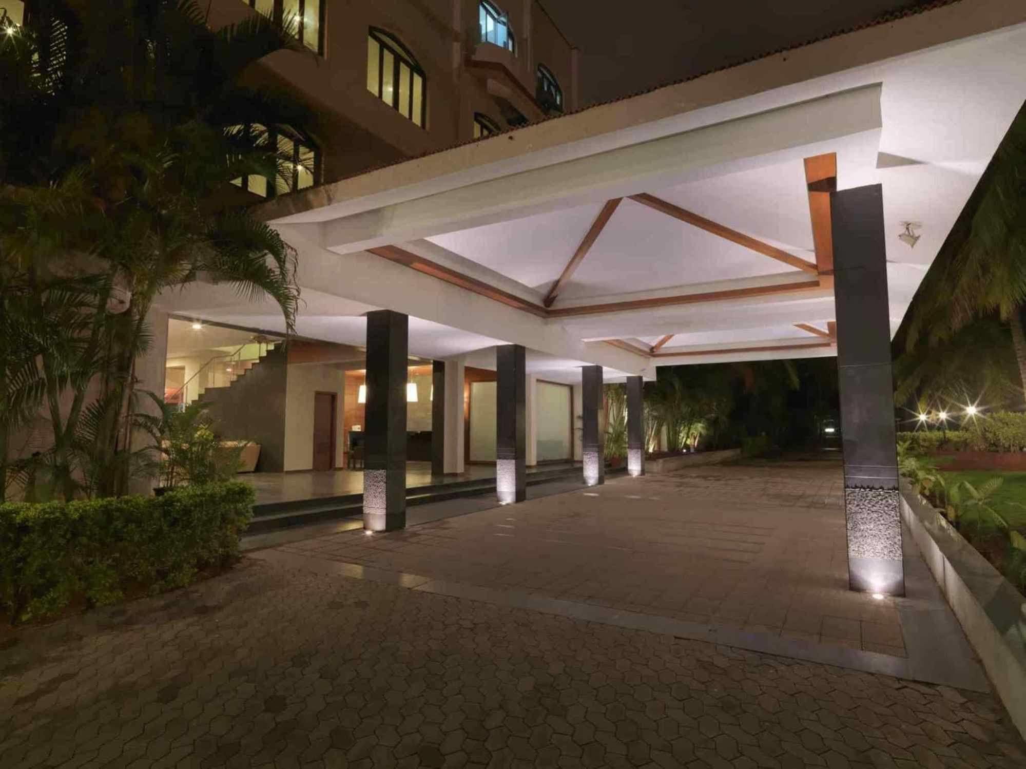Royal Orchid Resort & Convention Centre, Yelahanka Bangalore Exterior foto