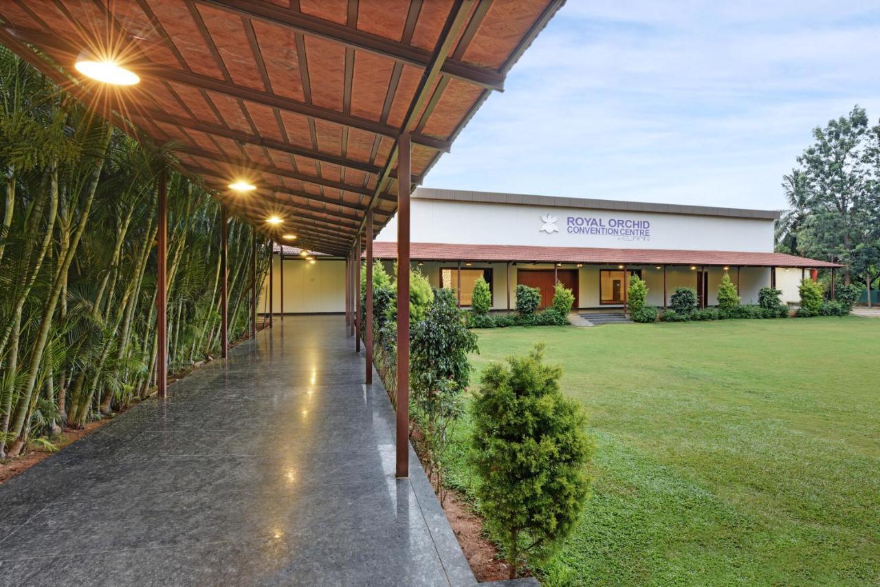 Royal Orchid Resort & Convention Centre, Yelahanka Bangalore Exterior foto