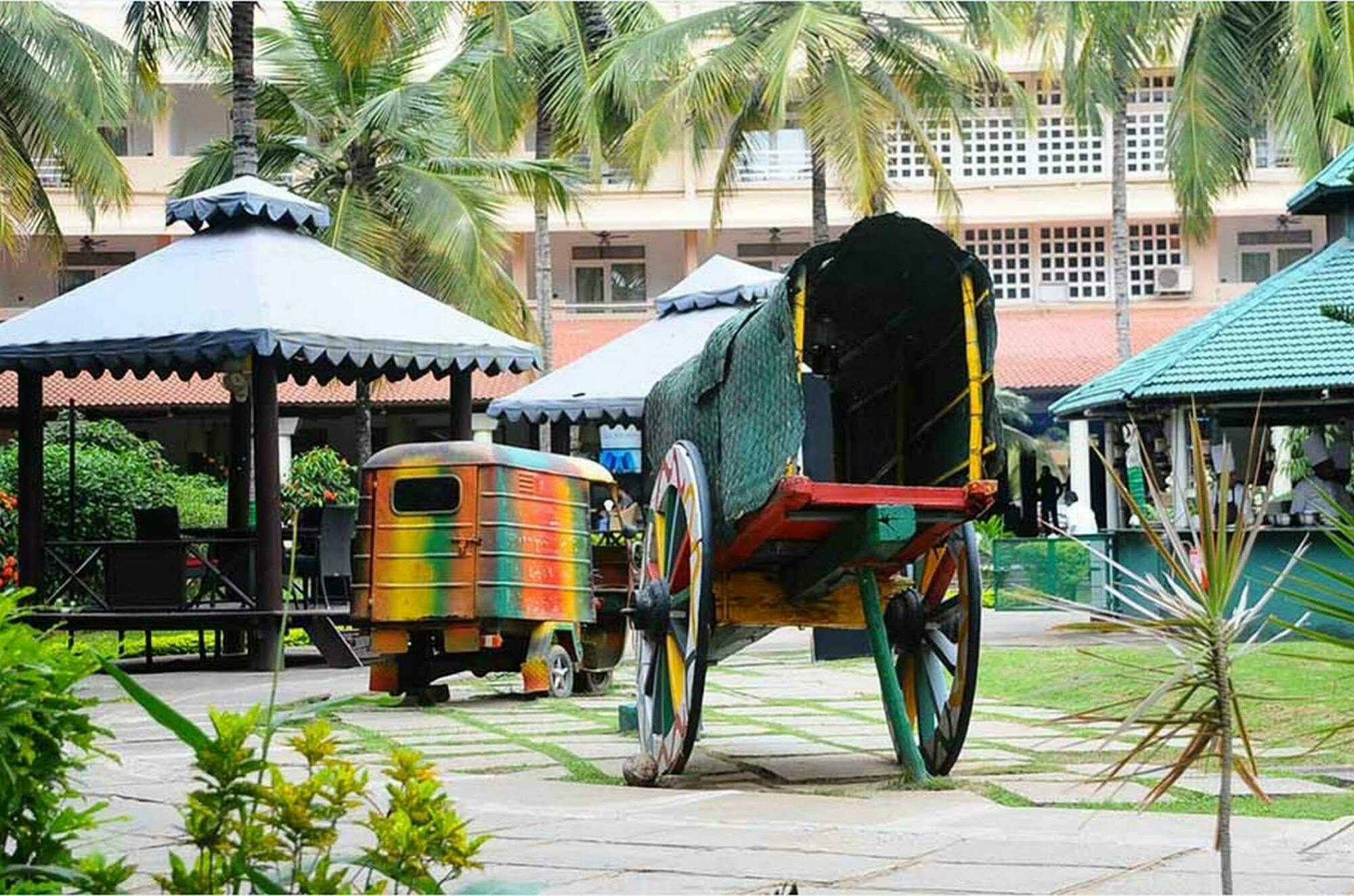Royal Orchid Resort & Convention Centre, Yelahanka Bangalore Exterior foto