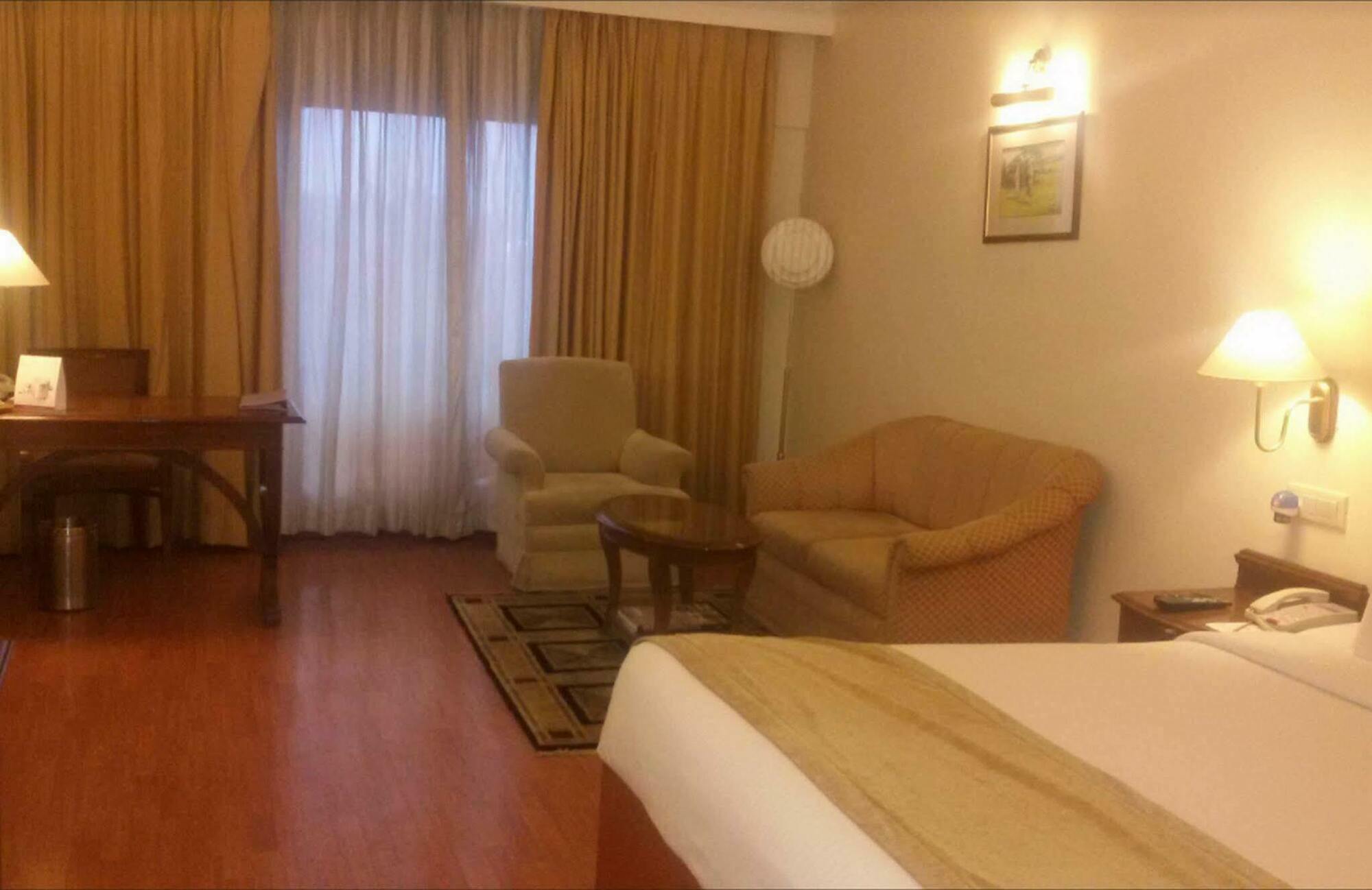 Royal Orchid Resort & Convention Centre, Yelahanka Bangalore Exterior foto